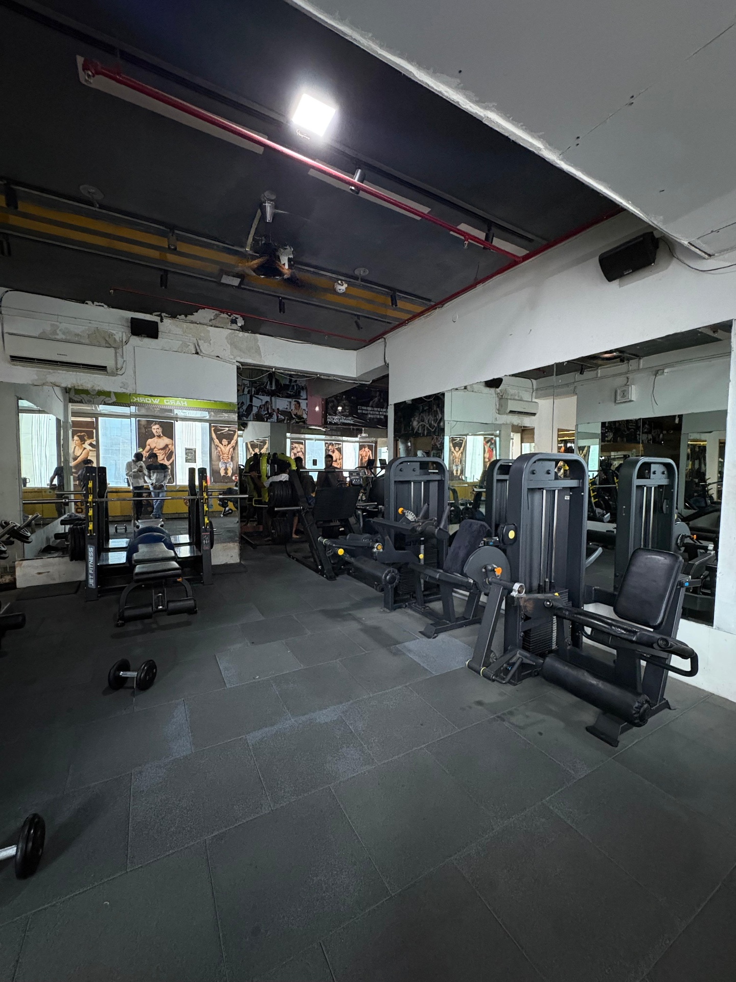 Selectorised machine floor