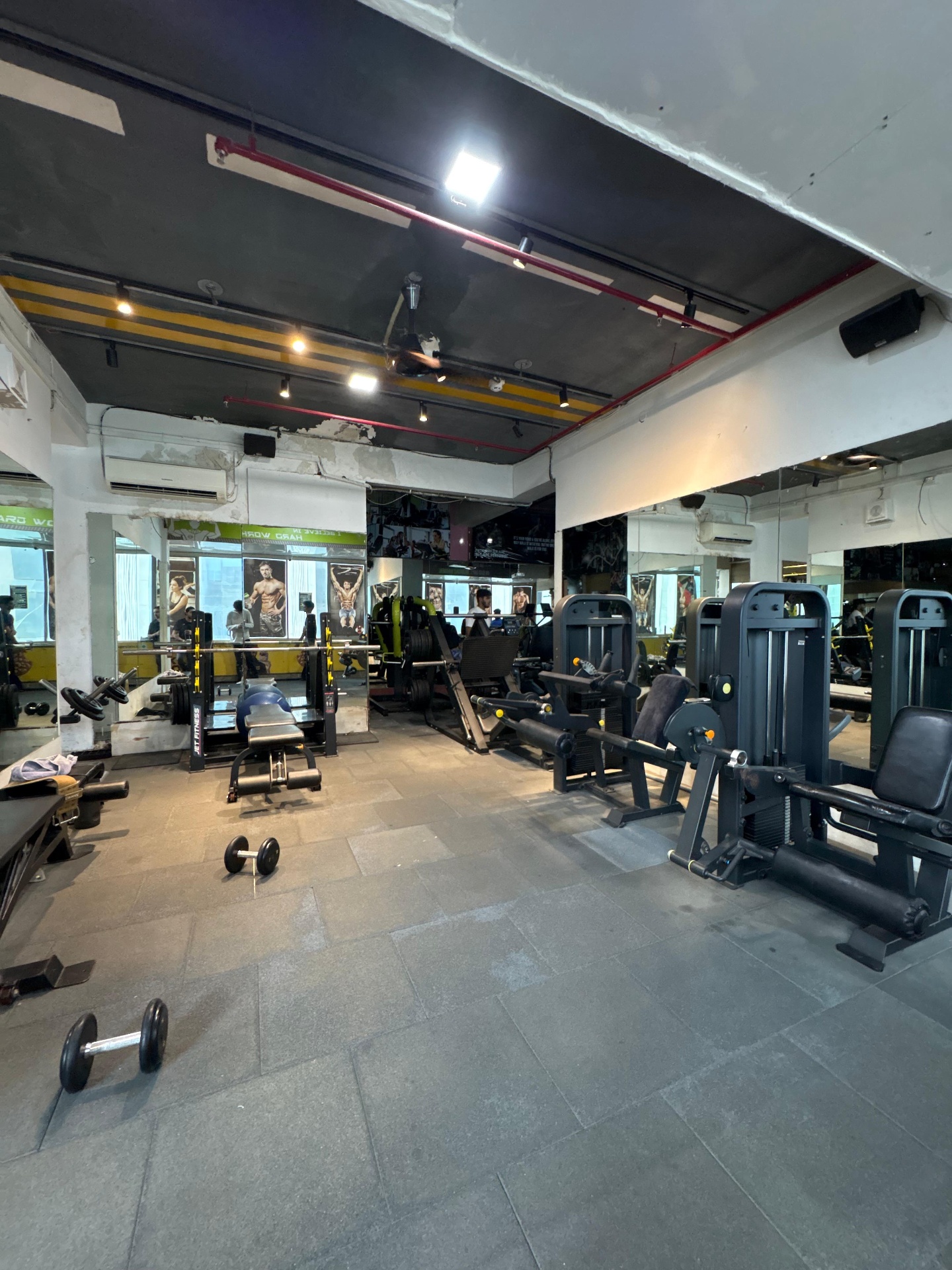 Strength floor with mirrors and benches